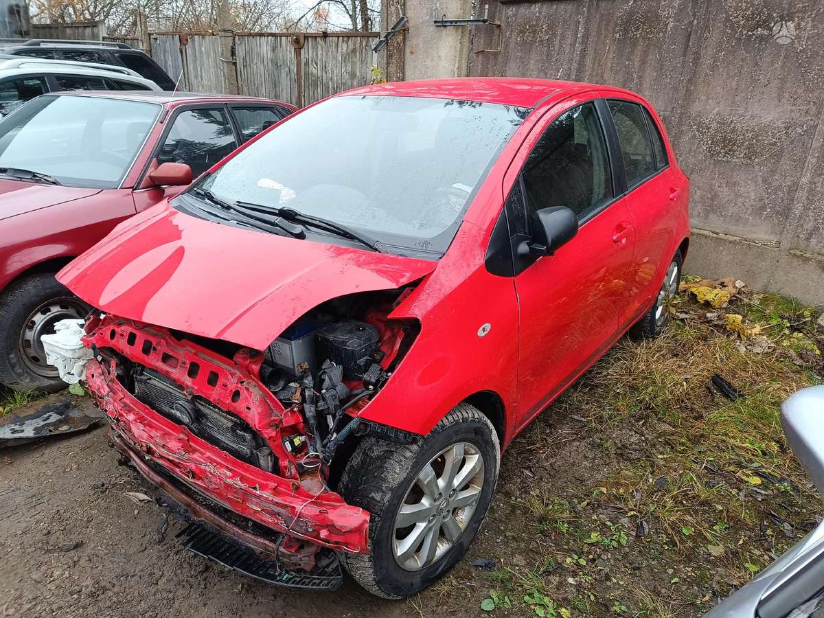 Toyota Yaris 37064848820