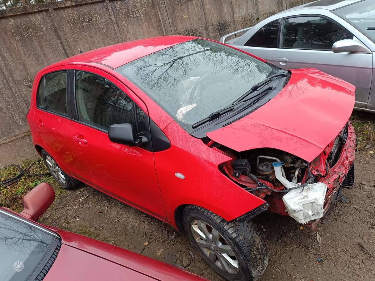 Toyota Yaris 37064848820