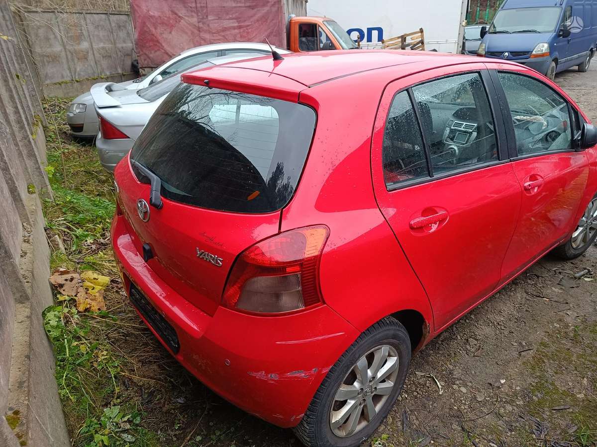 Toyota Yaris 37064848820