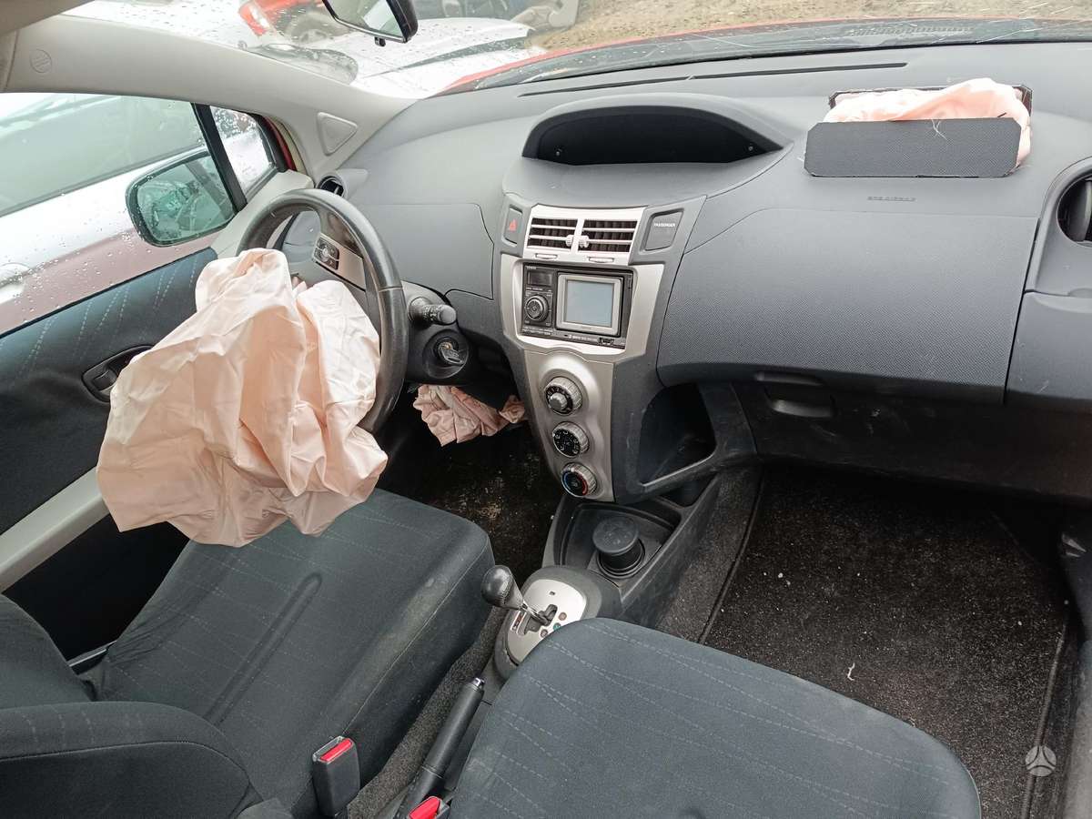 Toyota Yaris 37064848820
