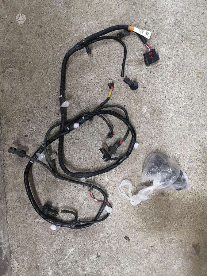 Tesla Model Y kėbulo dalys