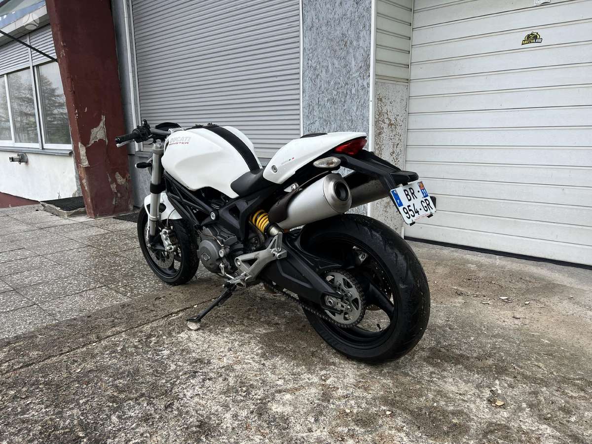 Ducati Monster, street / classic