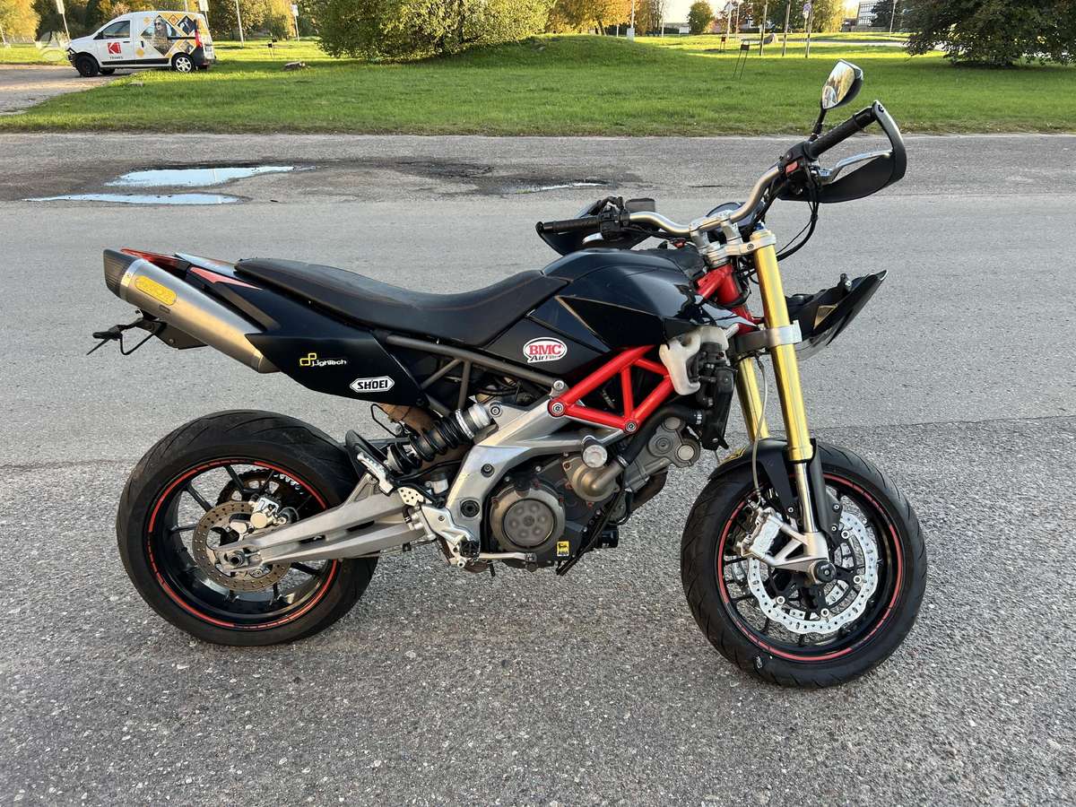 Aprilia Dorsoduro, supermoto
