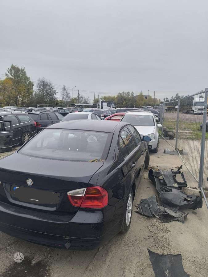 BMW 320 dalimis