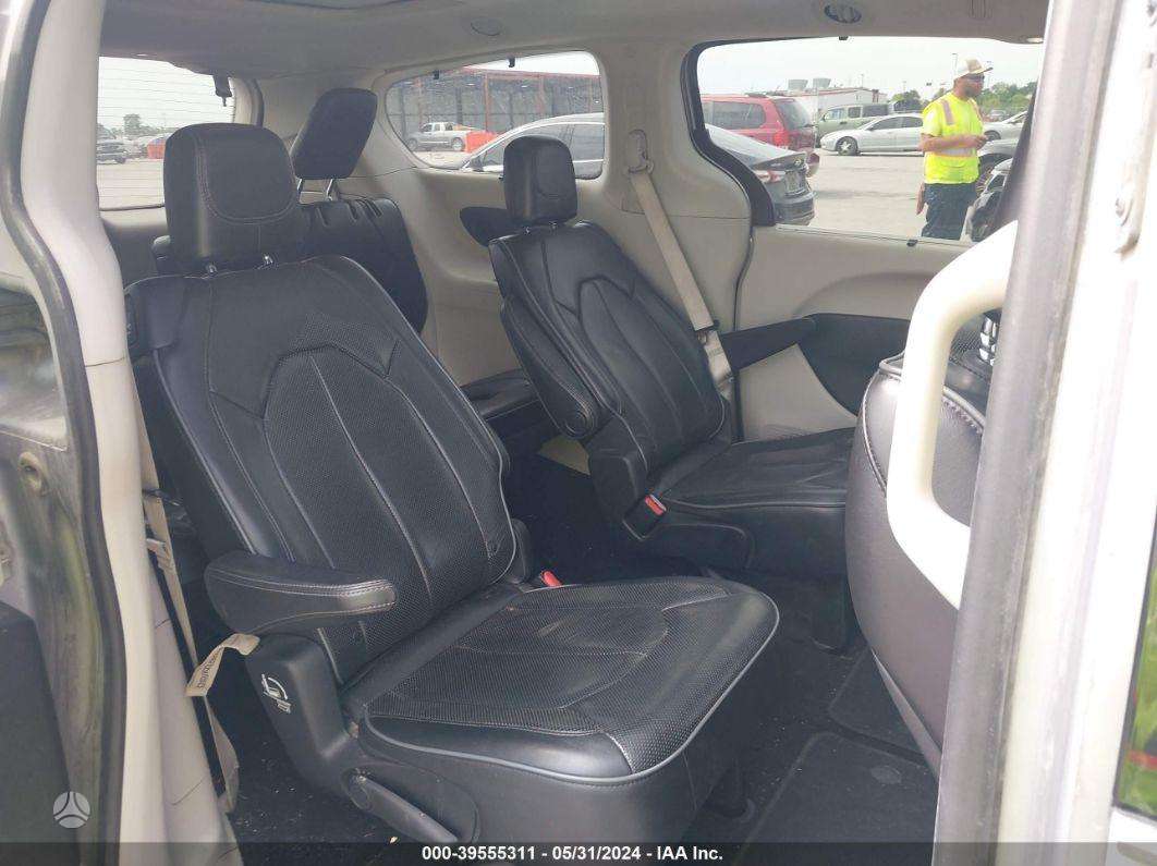 Chrysler Pacifica dalimis. Dalimis