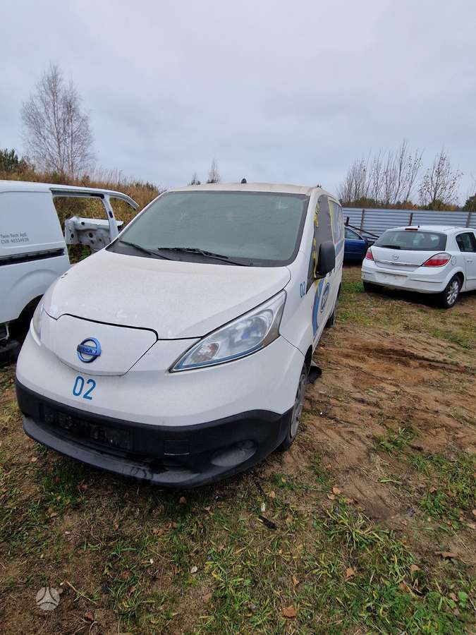Nissan e-NV200 по частям
