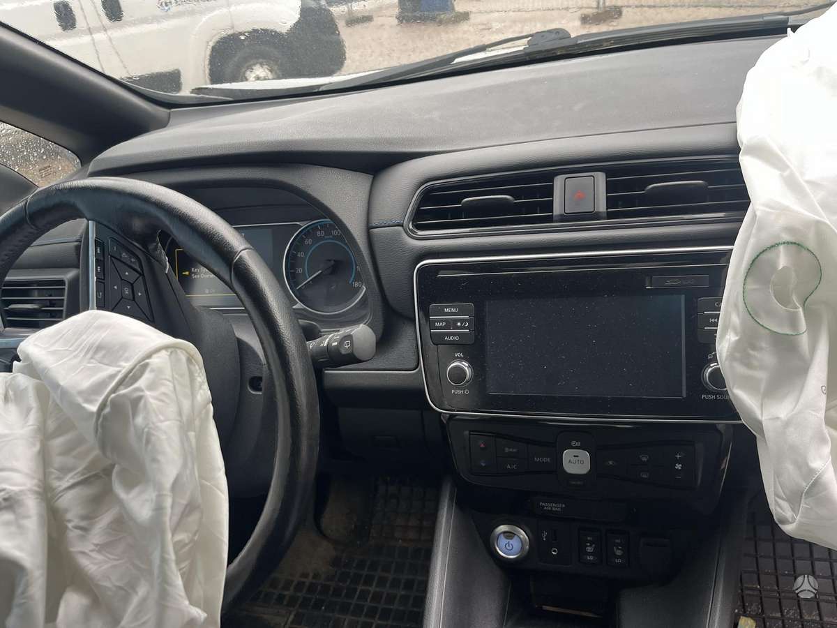 Nissan Leaf dalimis. Dalimis