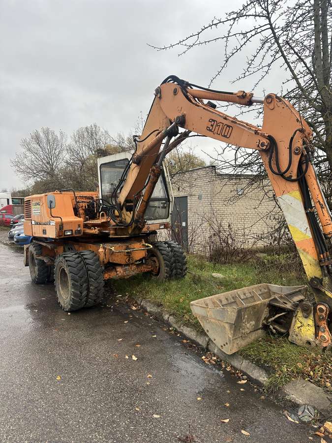Liebherr A310, ekskavatori