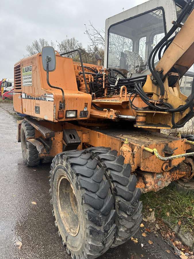 Liebherr A310, excavator