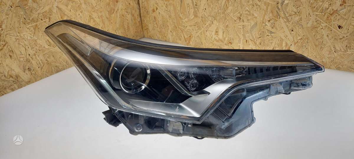 Toyota C-HR, 81110F4031, Cen21231