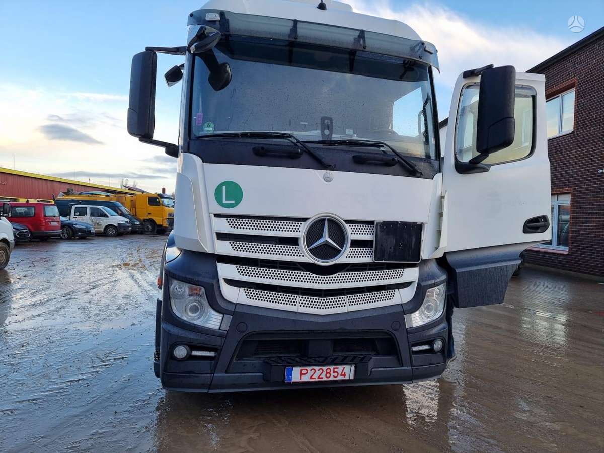 Mercedes-Benz Actros, double sleeper