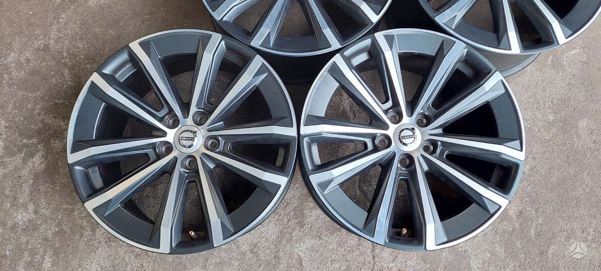 Volvo, lengvojo lydinio, R18