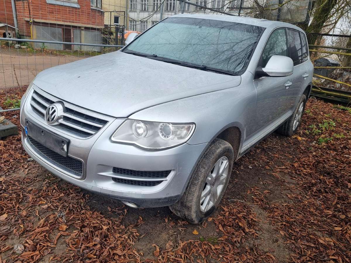 Volkswagen Touareg dalimis