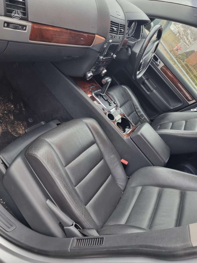 Volkswagen Touareg dalimis