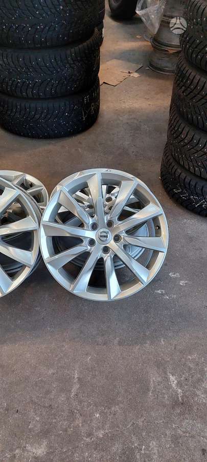 Volvo, lengvojo lydinio, R18