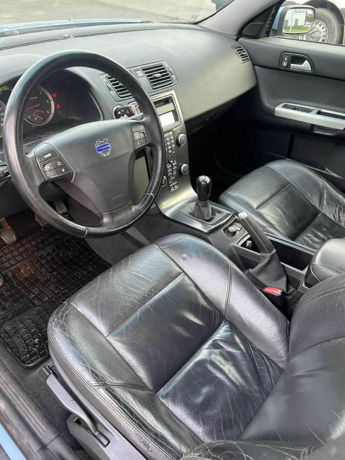 Volvo V50 rezerves daļās. Dalimis