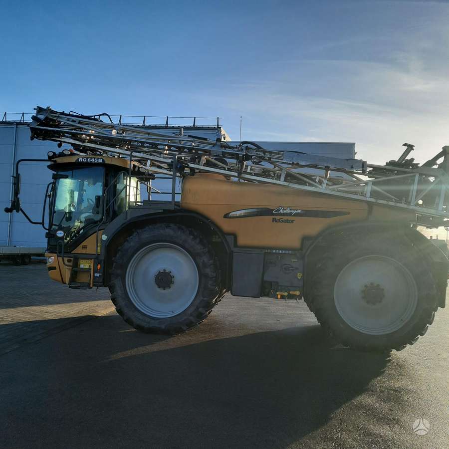 Challenger RoGator 645B, самоходные разбрызгиватели