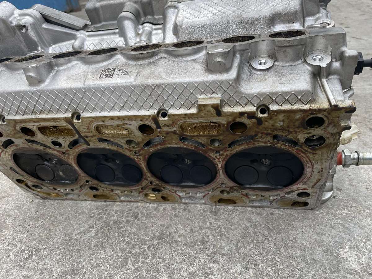 Volvo XC60 cylinder head