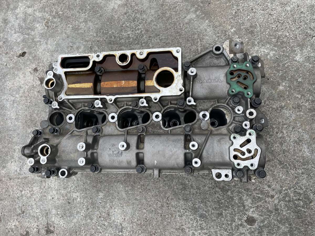Volvo XC60 cylinder head
