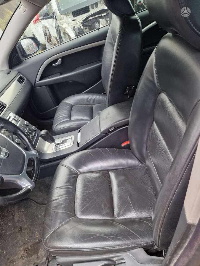 Volvo V70 for parts