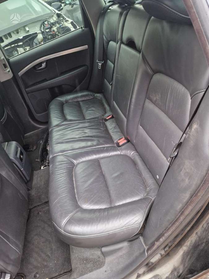 Volvo V70 for parts