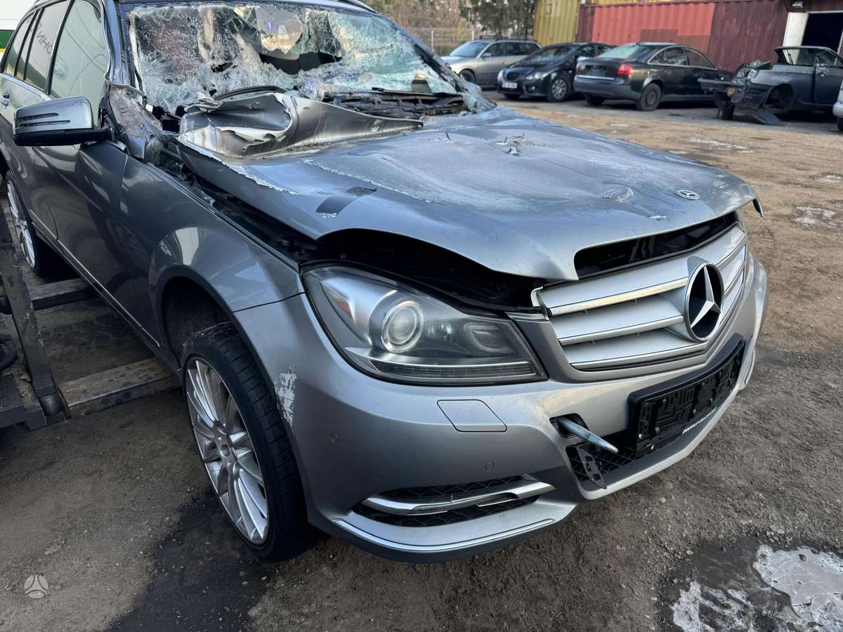 Mercedes-Benz C220