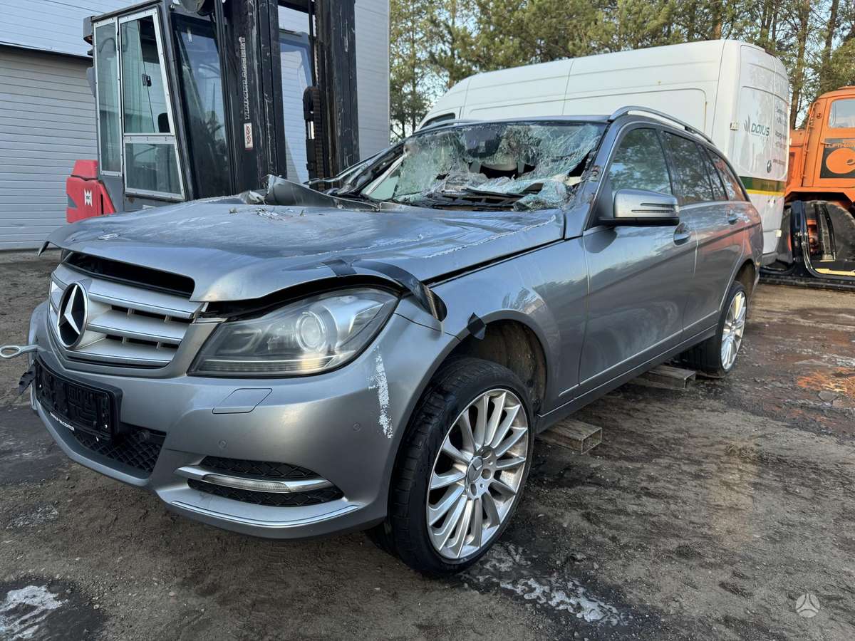 Mercedes-Benz C220