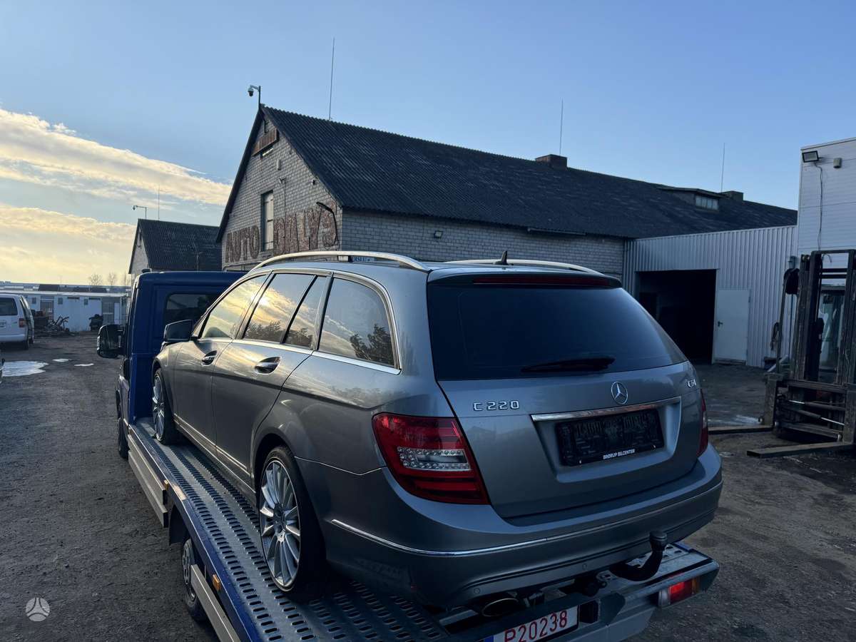 Mercedes-Benz C220