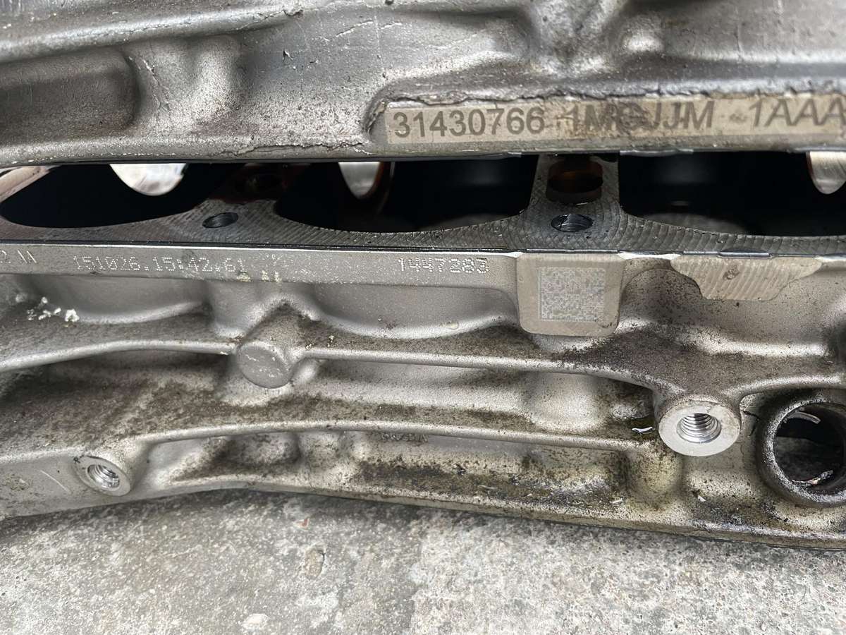 Volvo V90, T34, детали двигателя