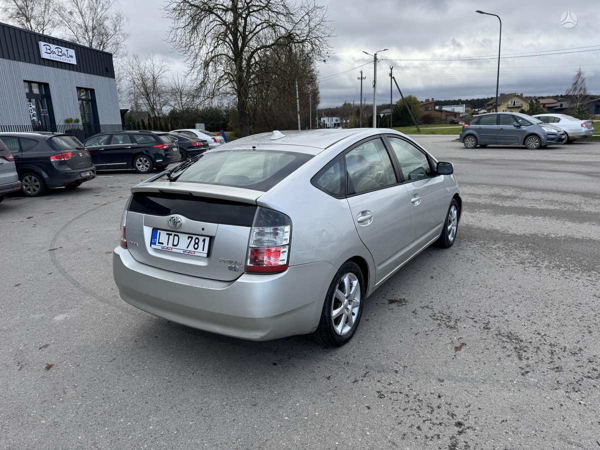 Toyota Prius, 1.5 l., hatchback