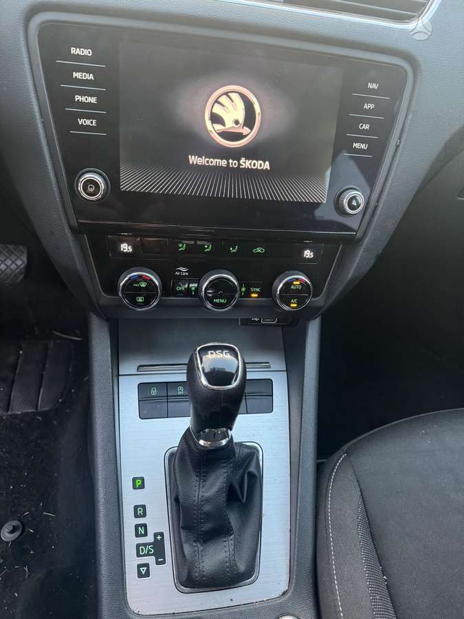 Skoda Octavia dalimis. Dalimis