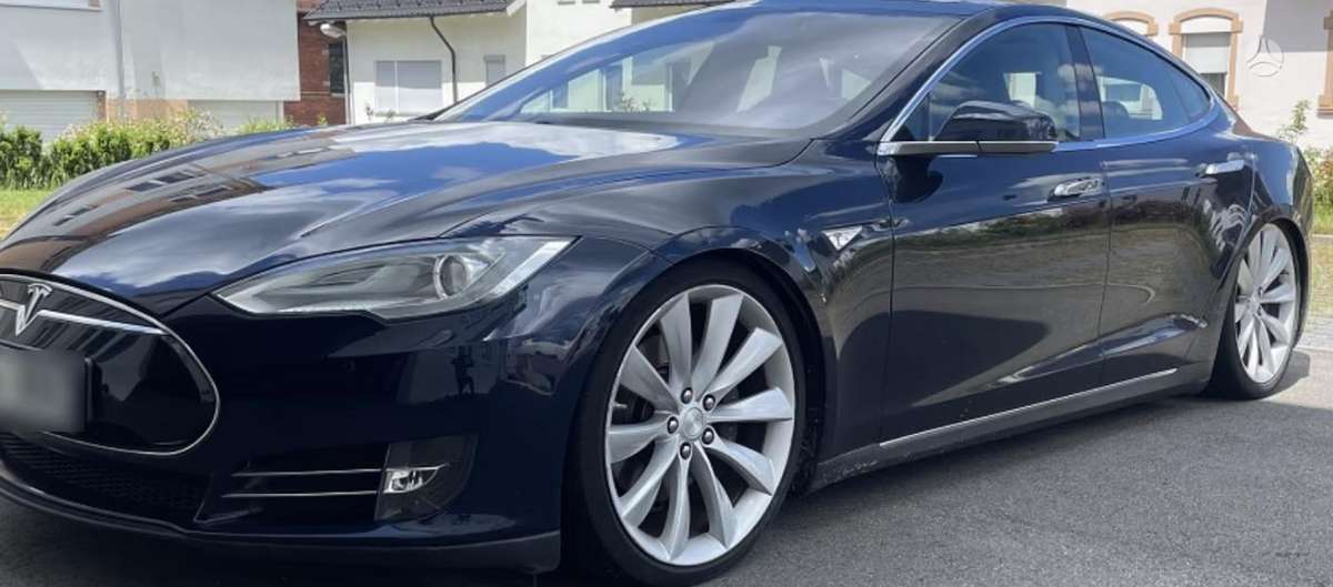 Tesla Model S Auto ardomas platesnė info telefonu