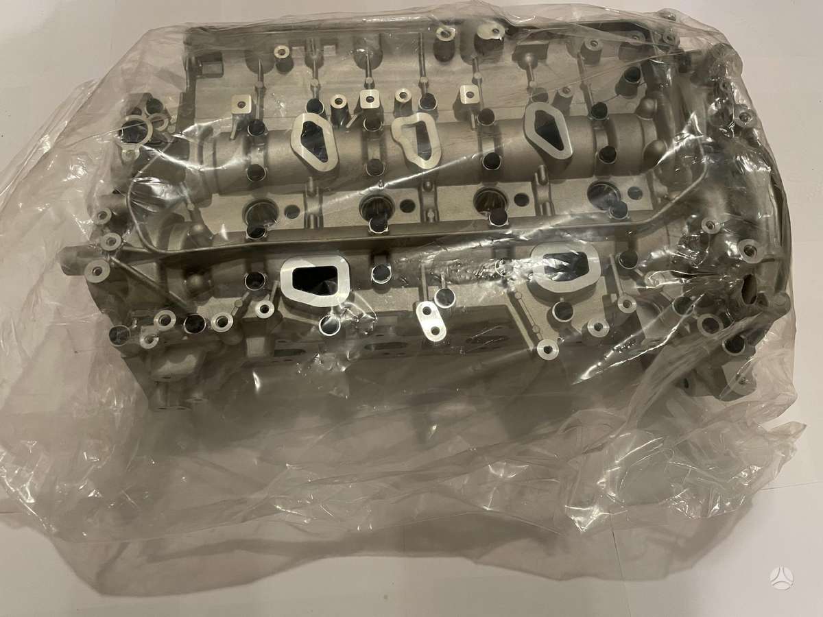 Nissan Navara cylinder head