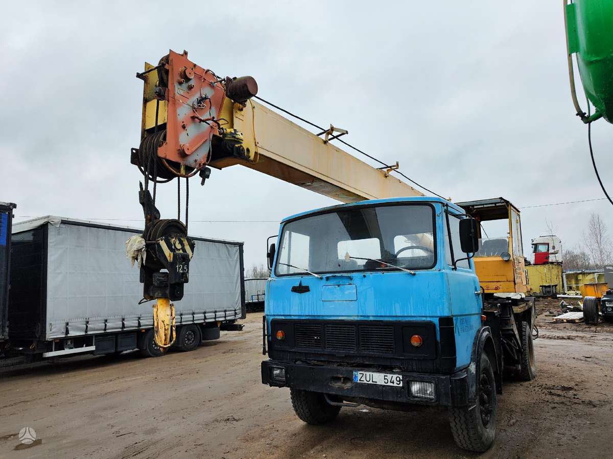 MAZ 5337, crane