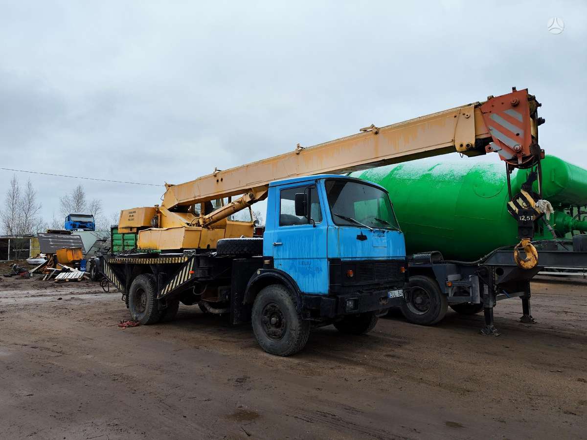 MAZ 5337, crane