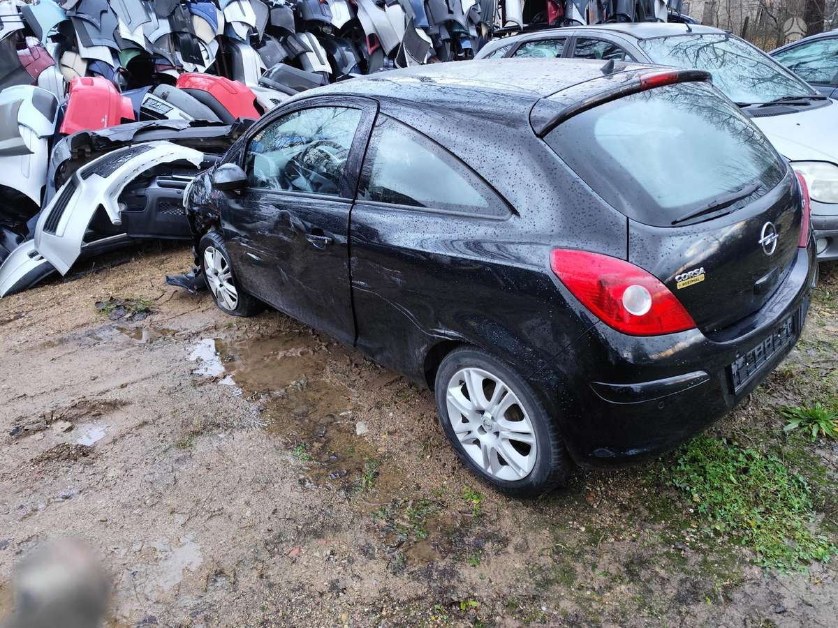 Opel Corsa по частям
