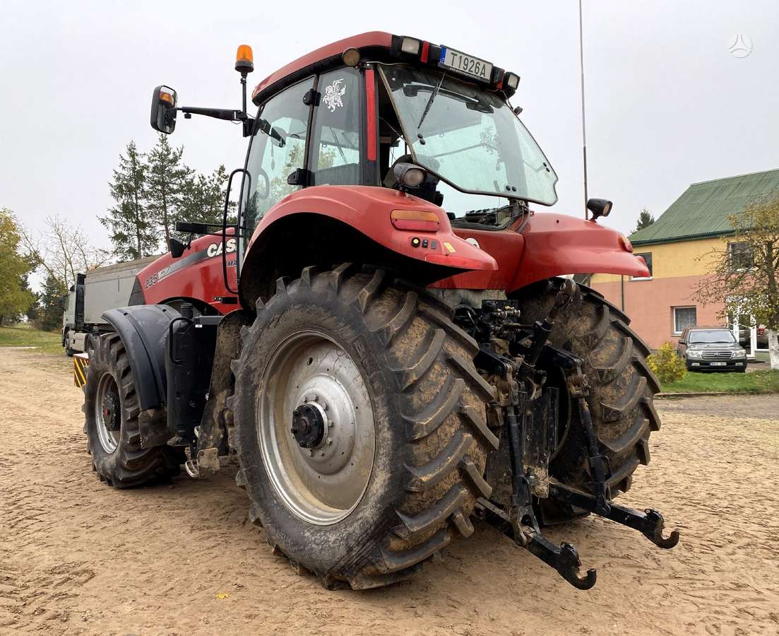 Case-IH Magnum 235, tractors