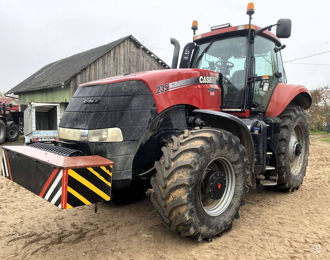 Case-IH Magnum 235, tractors
