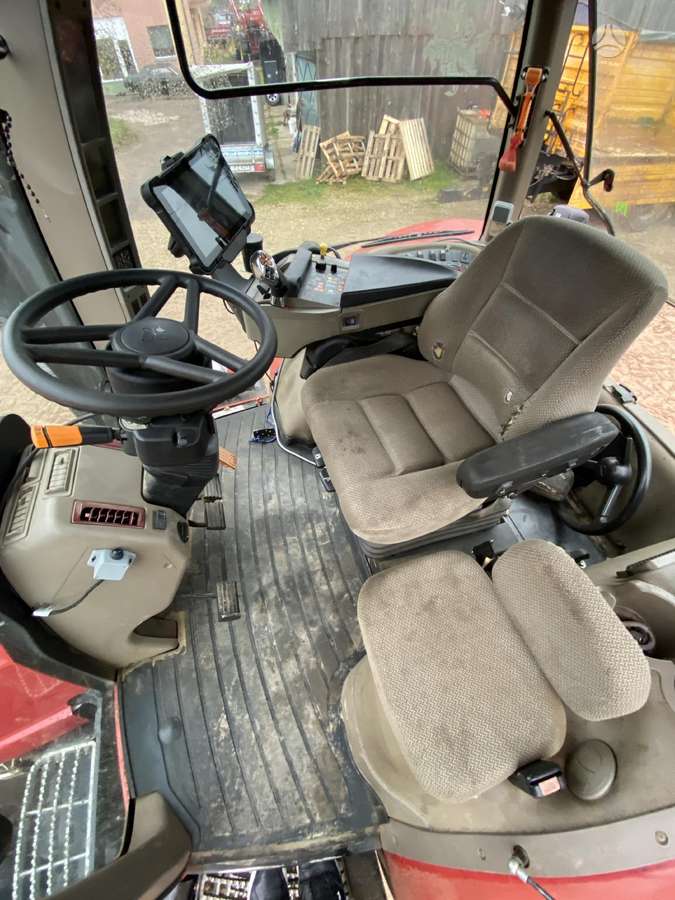 Case-IH Magnum 235, tractors
