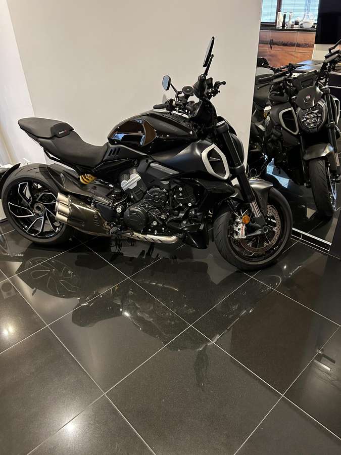 Ducati Diavel 1158cc, street / classic