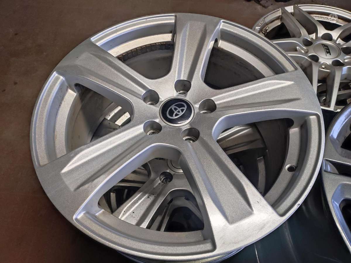 Toyota, lengvojo lydinio, R17