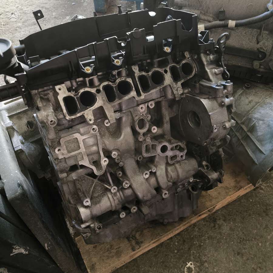 BMW X5 variklio detalės