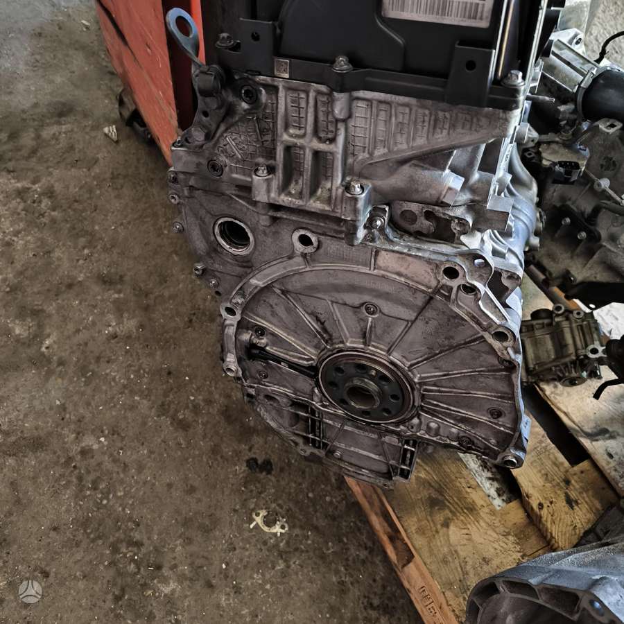 BMW X5 variklio detalės