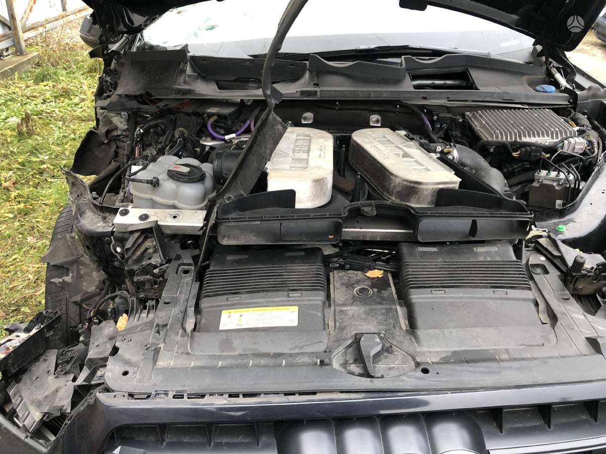 Audi SQ7 dalimis. Ratu nera