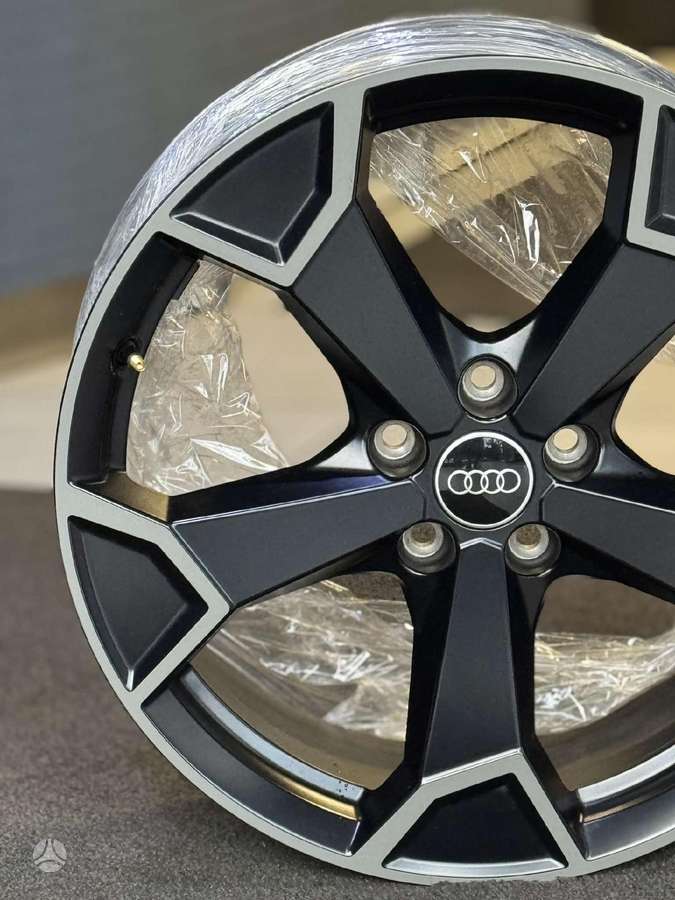 Audi Q3 ORIGINALŪS NR.635, light alloy, R19