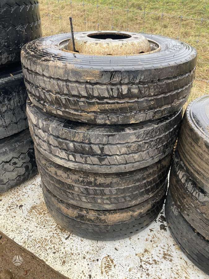 Nokian, summer 265/70 R19,5