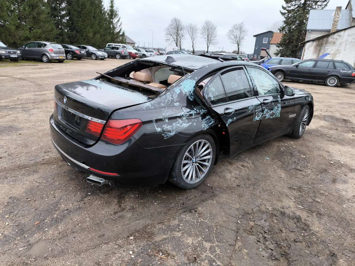 BMW 740 по частям