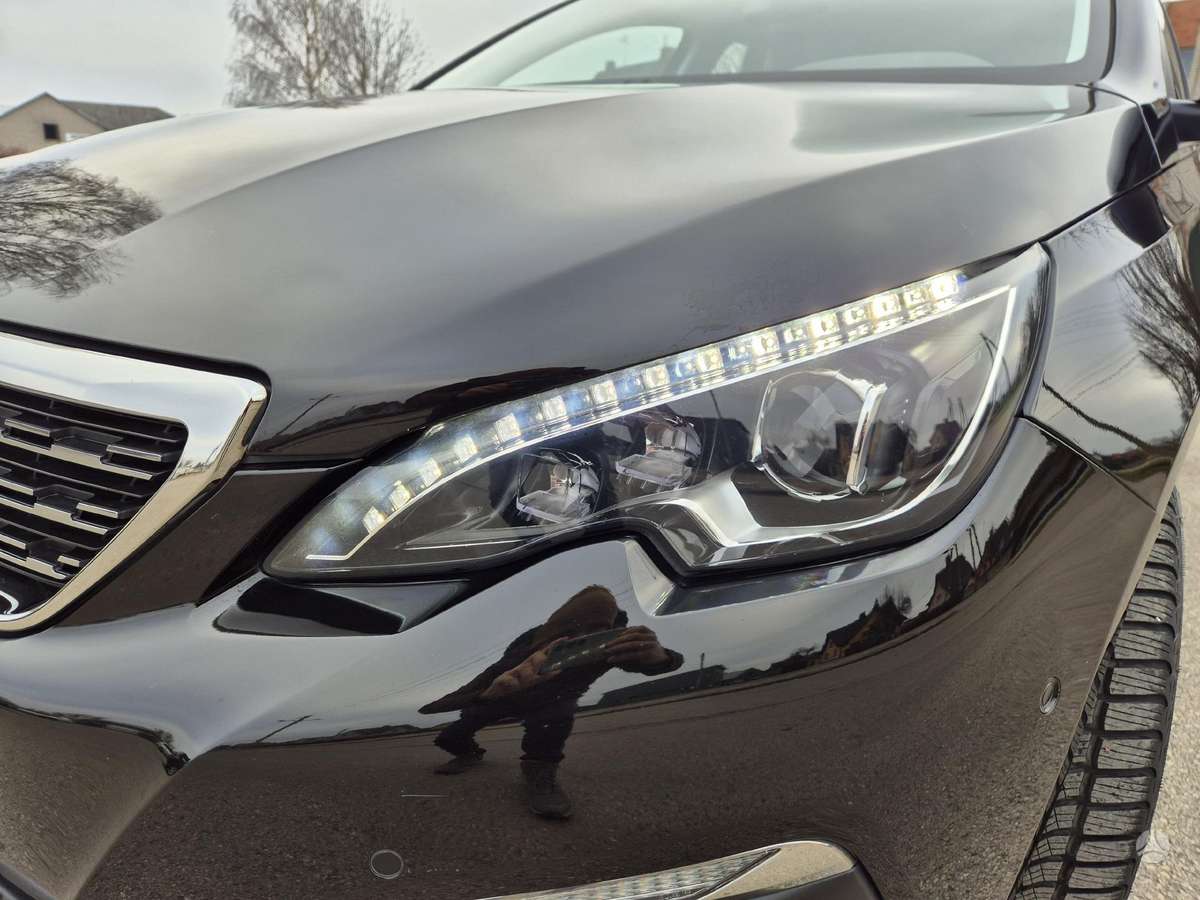 Peugeot 308, 1.2 l., hatchback