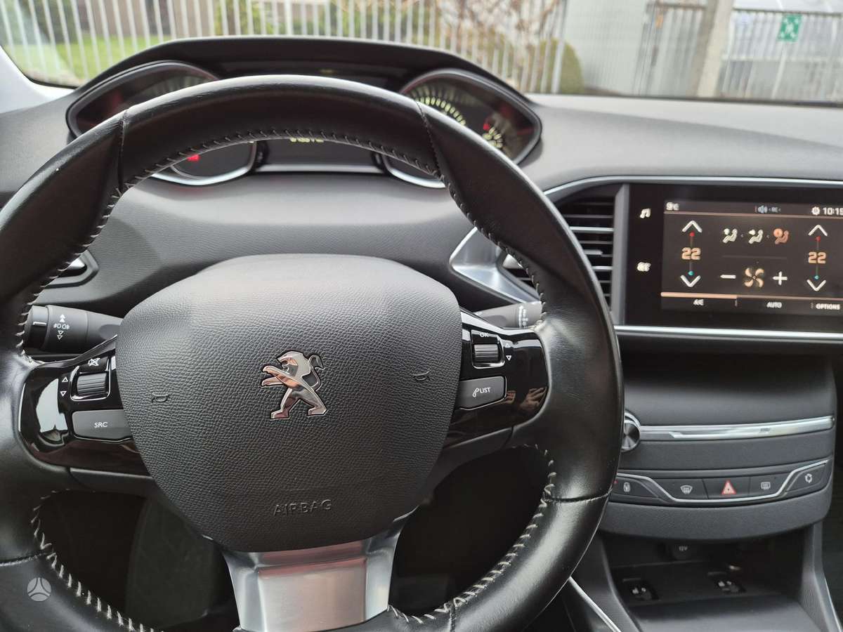 Peugeot 308, 1.2 l., hatchback