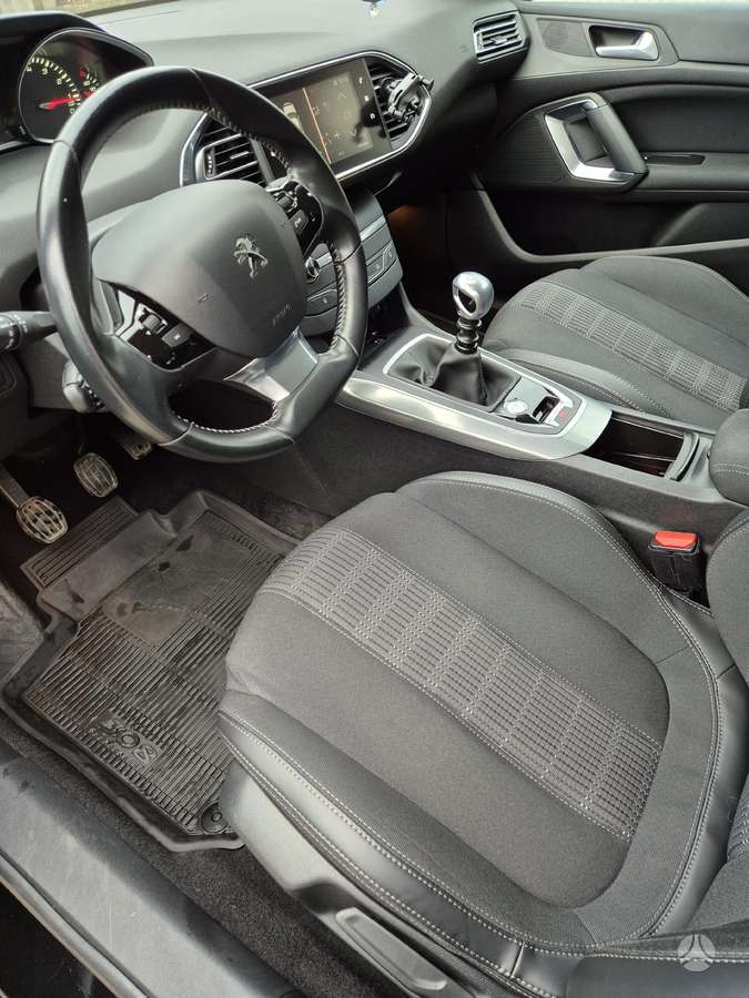 Peugeot 308, 1.2 l., hatchback